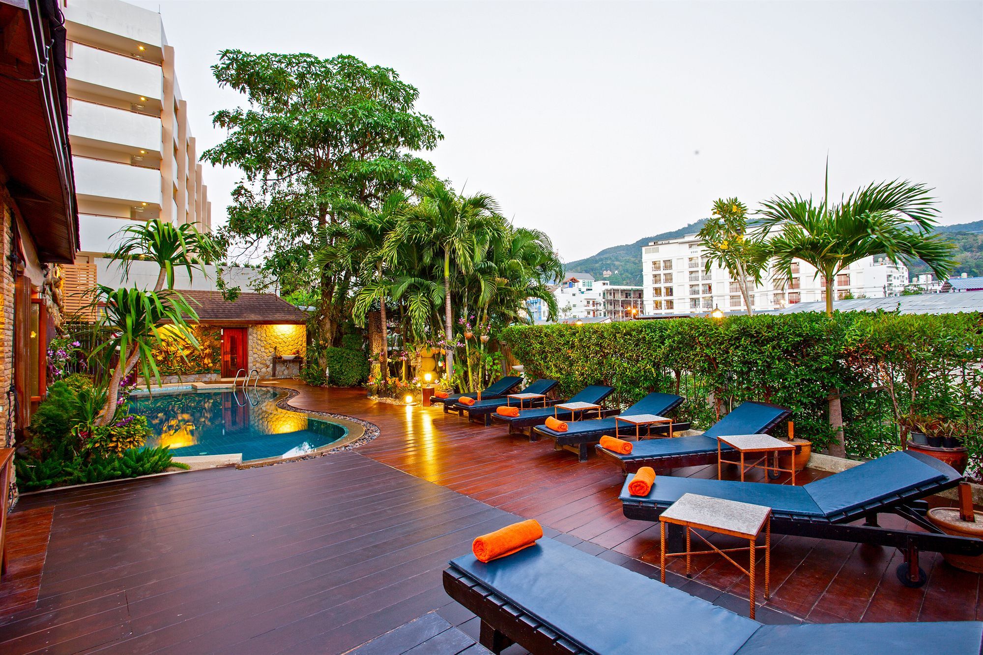 Orchid Garden Hotel Patong Exterior foto