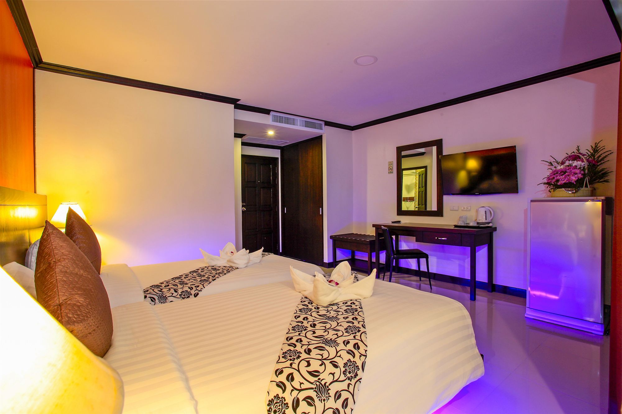 Orchid Garden Hotel Patong Exterior foto